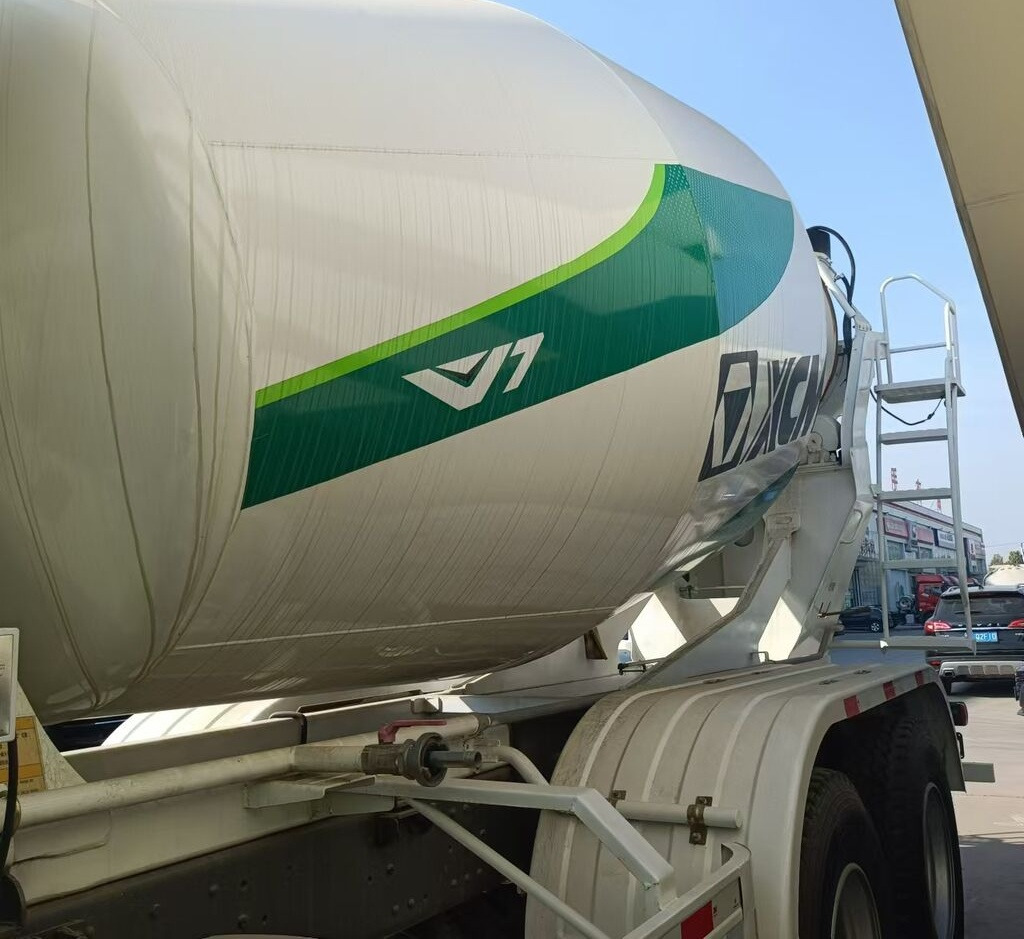 Howo XCMG on chassis - Concrete mixer truck: picture 2 Howo XCMG on chassis - Concrete mixer truck: picture 2