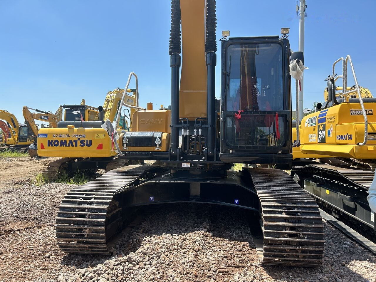 Sany SY215C - Crawler excavator: picture 2 Sany SY215C - Crawler excavator: picture 2