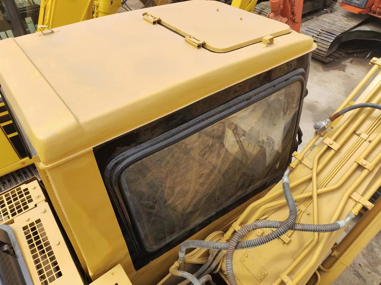 Crawler excavator CATERPILLAR 312B: picture 8