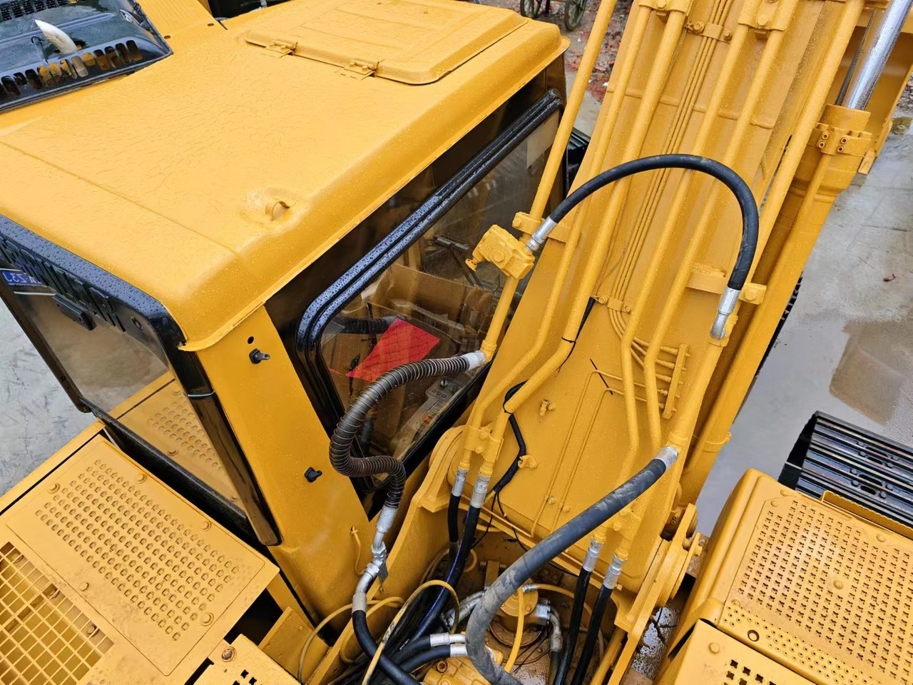 Crawler excavator CATERPILLAR 320BL: picture 8