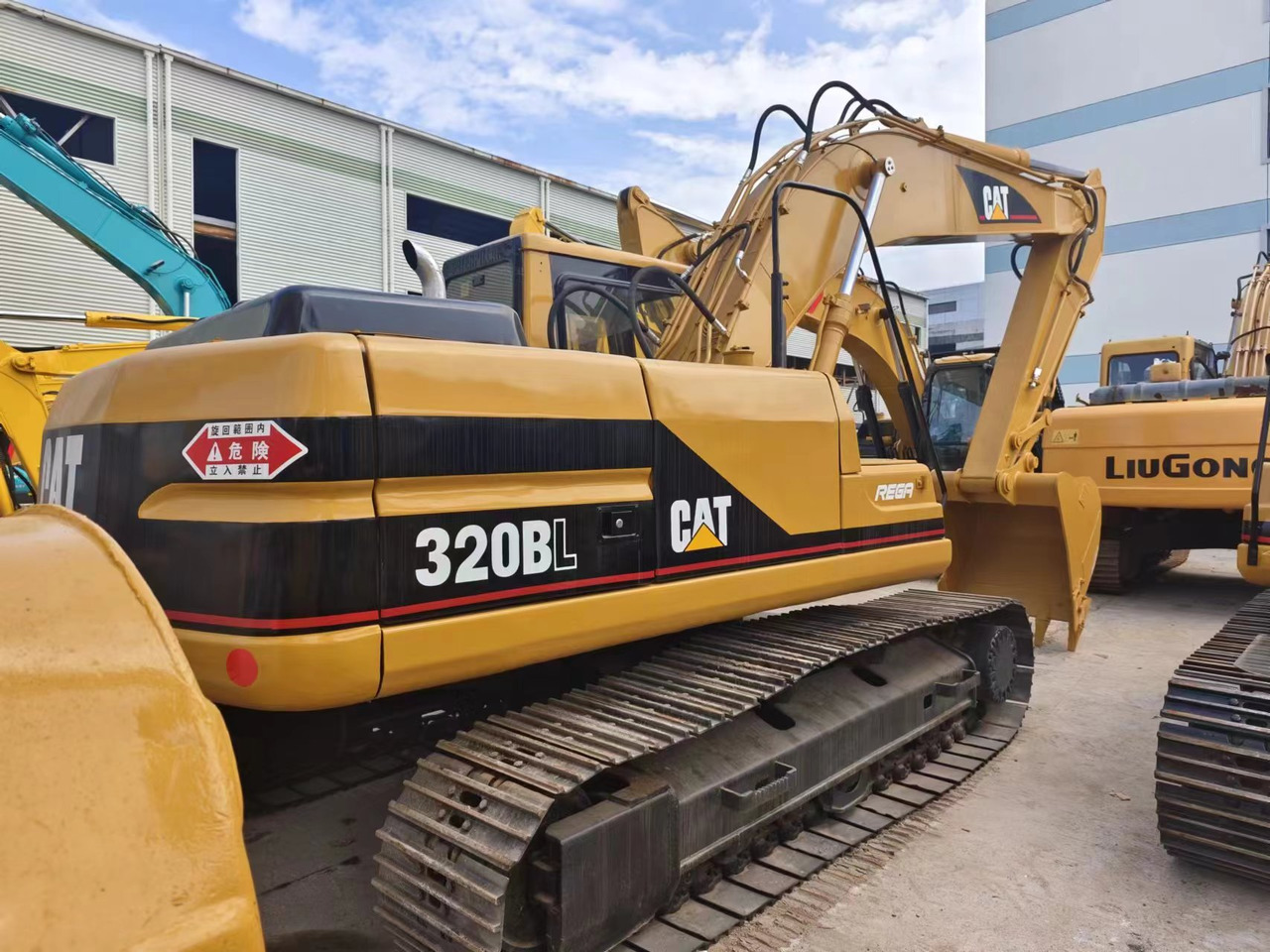 CATERPILLAR 320BL - Crawler excavator: picture 1 CATERPILLAR 320BL - Crawler excavator: picture 1