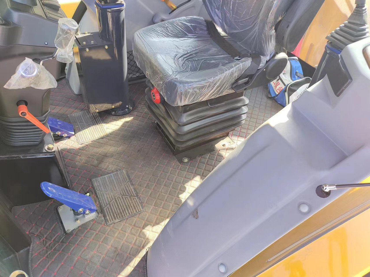 Backhoe loader CATERPILLAR 420F: picture 7