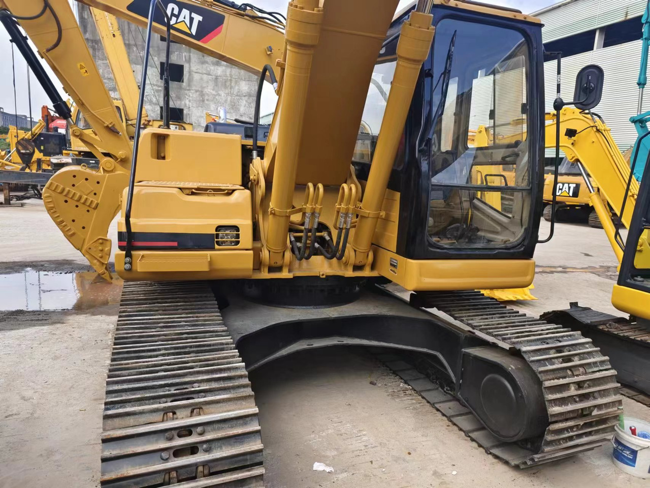 CATERPILLAR CAT 320BL - Crawler excavator: picture 2 CATERPILLAR CAT 320BL - Crawler excavator: picture 2