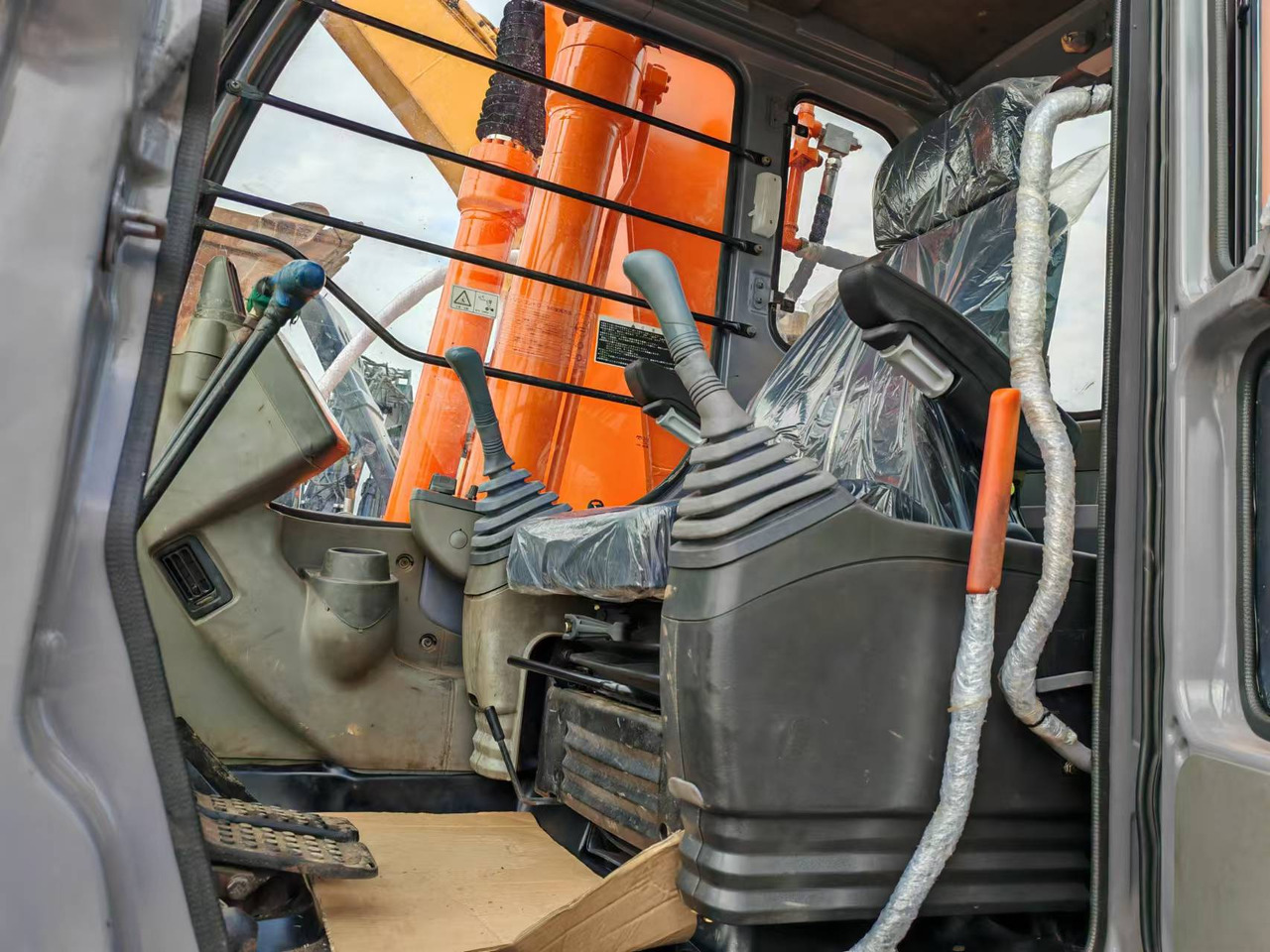 HITACHI ZX200 - Crawler excavator: picture 4 HITACHI ZX200 - Crawler excavator: picture 4