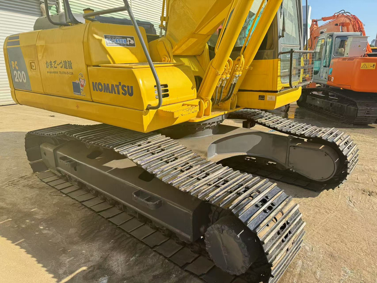 Crawler excavator KOMATSU PC200-8: picture 9