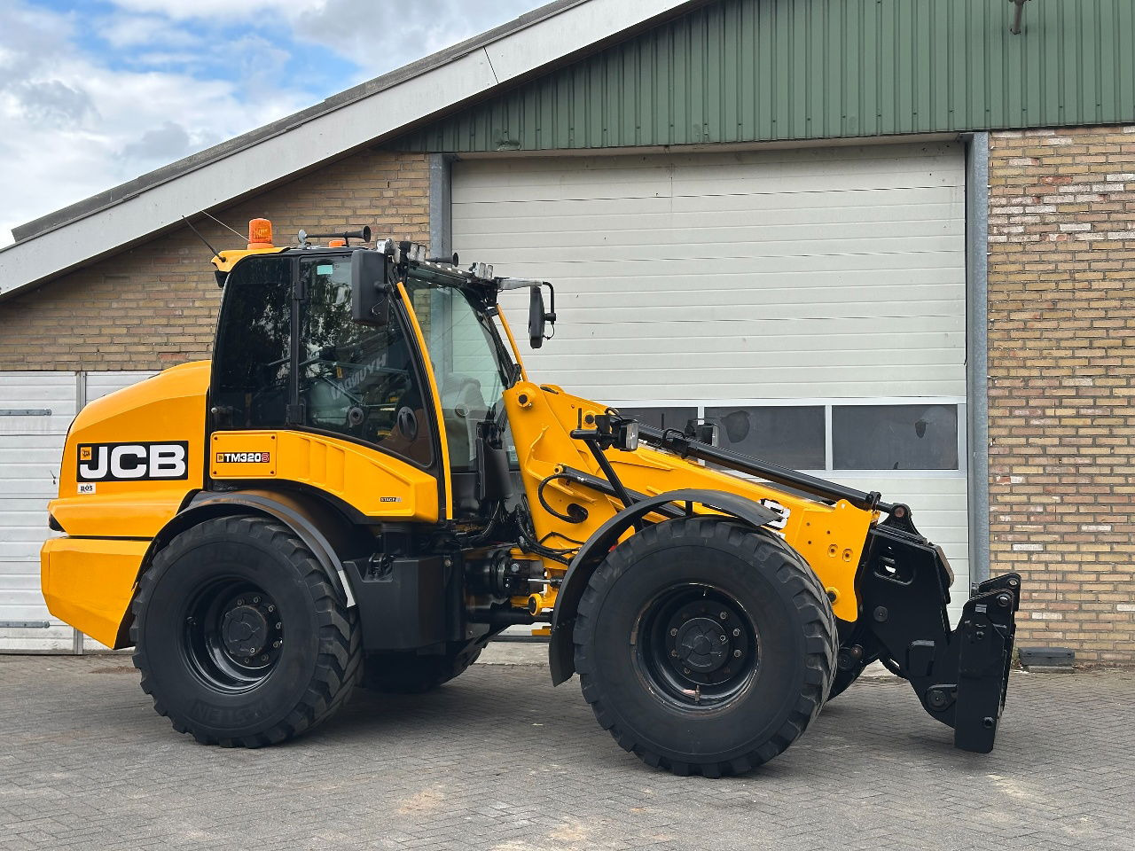 JCB TM320S sv - Telescopic wheel loader: picture 1 JCB TM320S sv - Telescopic wheel loader: picture 1