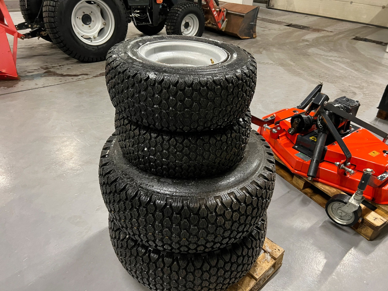 Dekk passer Massey Ferguson 1525 - Wheel and tire package for Agricultural machinery: picture 2 Dekk passer Massey Ferguson 1525 - Wheel and tire package for Agricultural machinery: picture 2