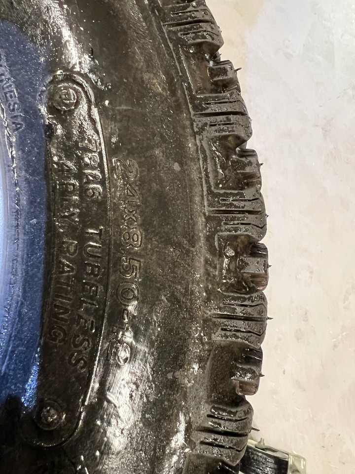 Dekk passer Massey Ferguson 1525 - Wheel and tire package for Agricultural machinery: picture 3 Dekk passer Massey Ferguson 1525 - Wheel and tire package for Agricultural machinery: picture 3