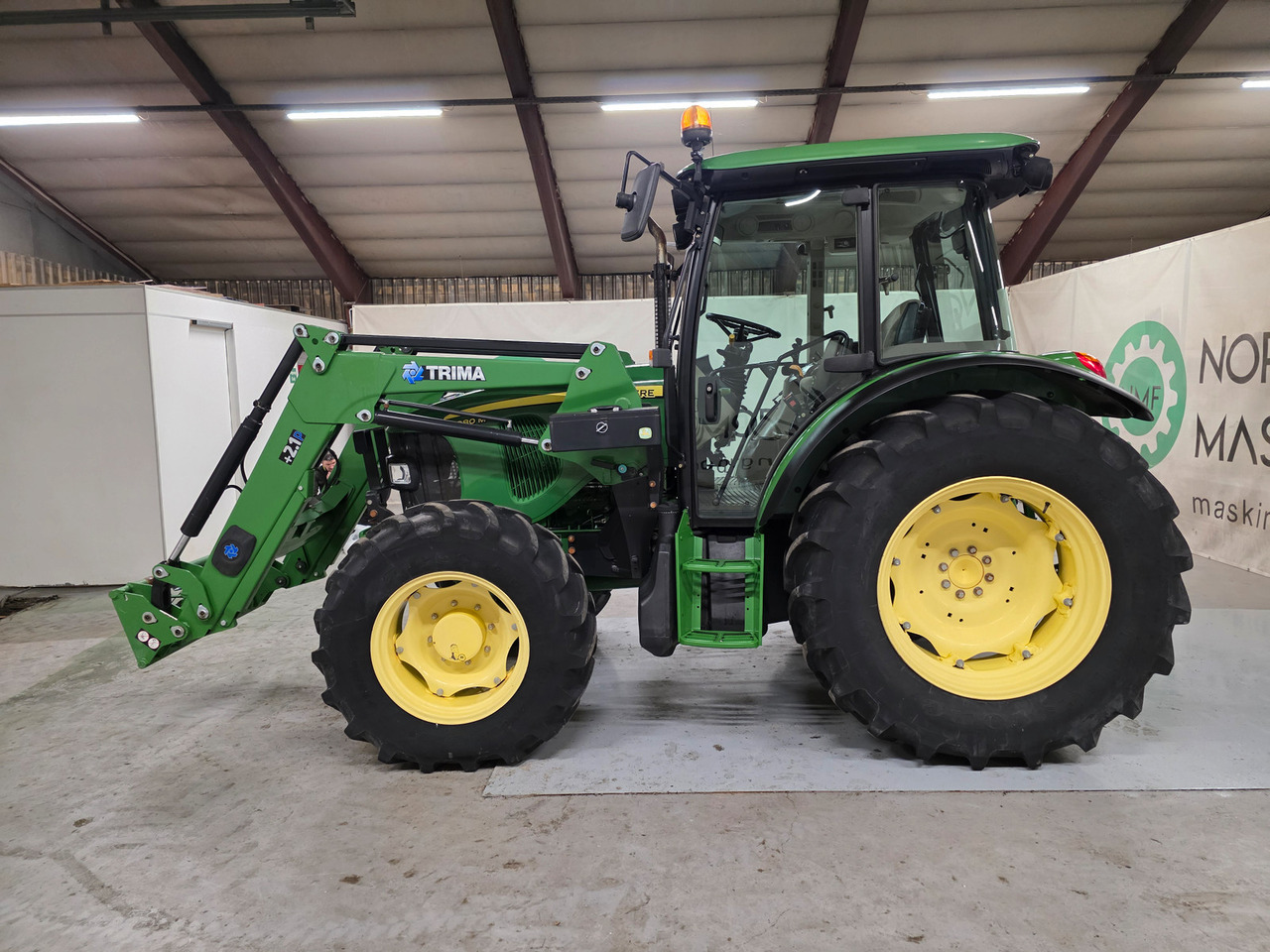John Deere 5080M - Farm tractor: picture 2 John Deere 5080M - Farm tractor: picture 2