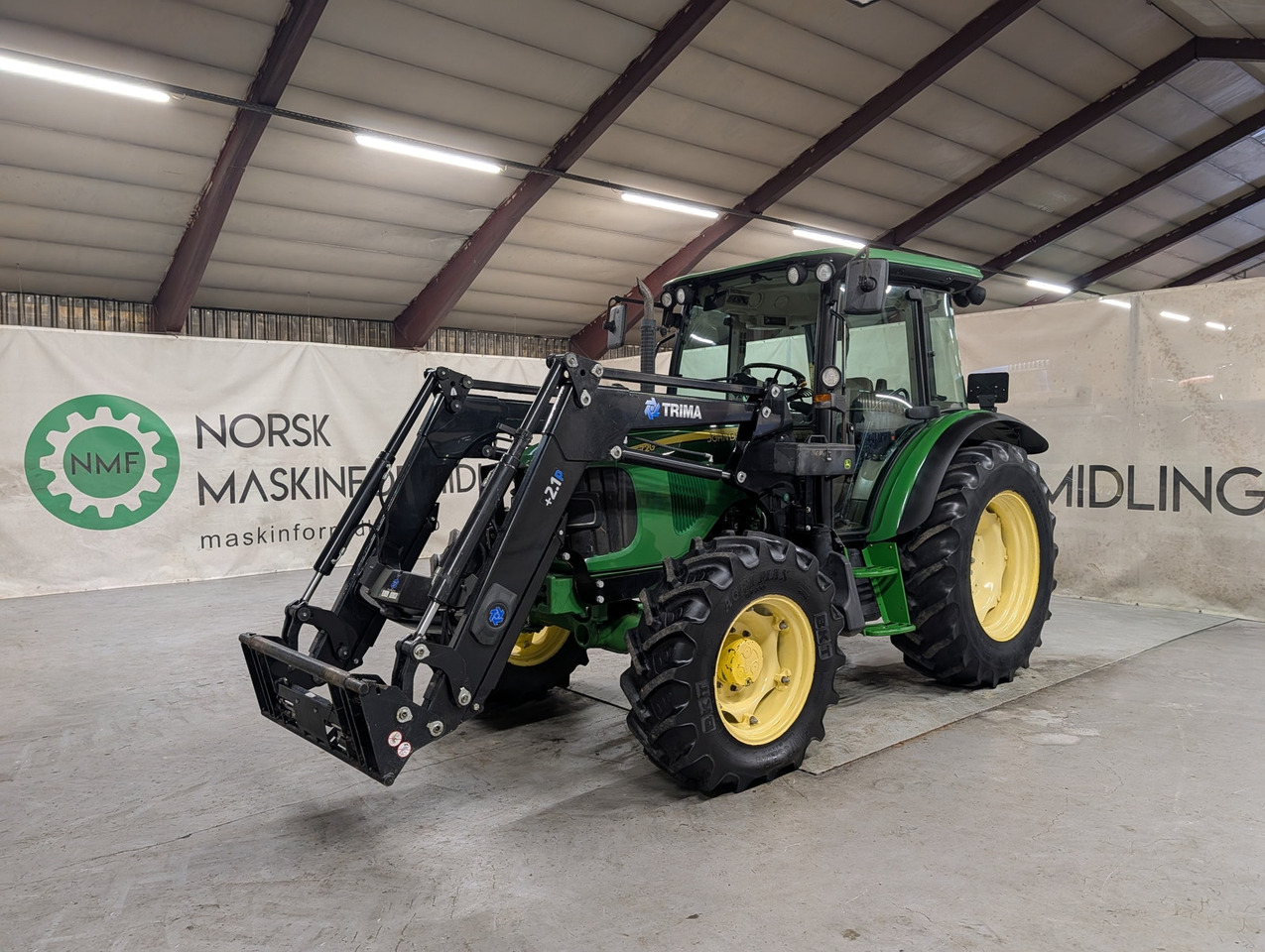 John Deere 5720 - Farm tractor: picture 1 John Deere 5720 - Farm tractor: picture 1