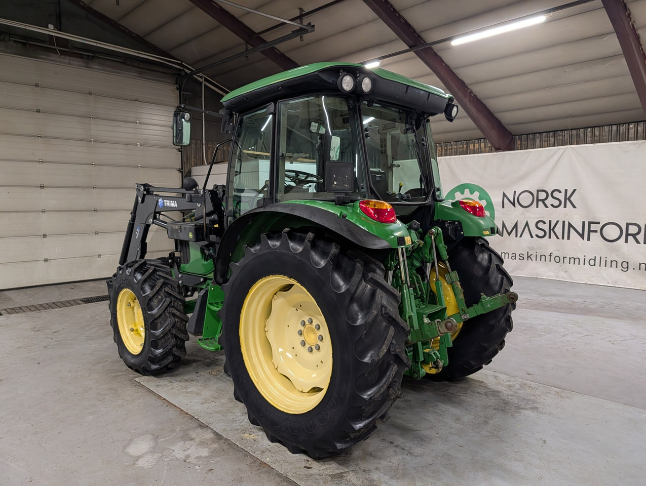 John Deere 5720 - Farm tractor: picture 3 John Deere 5720 - Farm tractor: picture 3