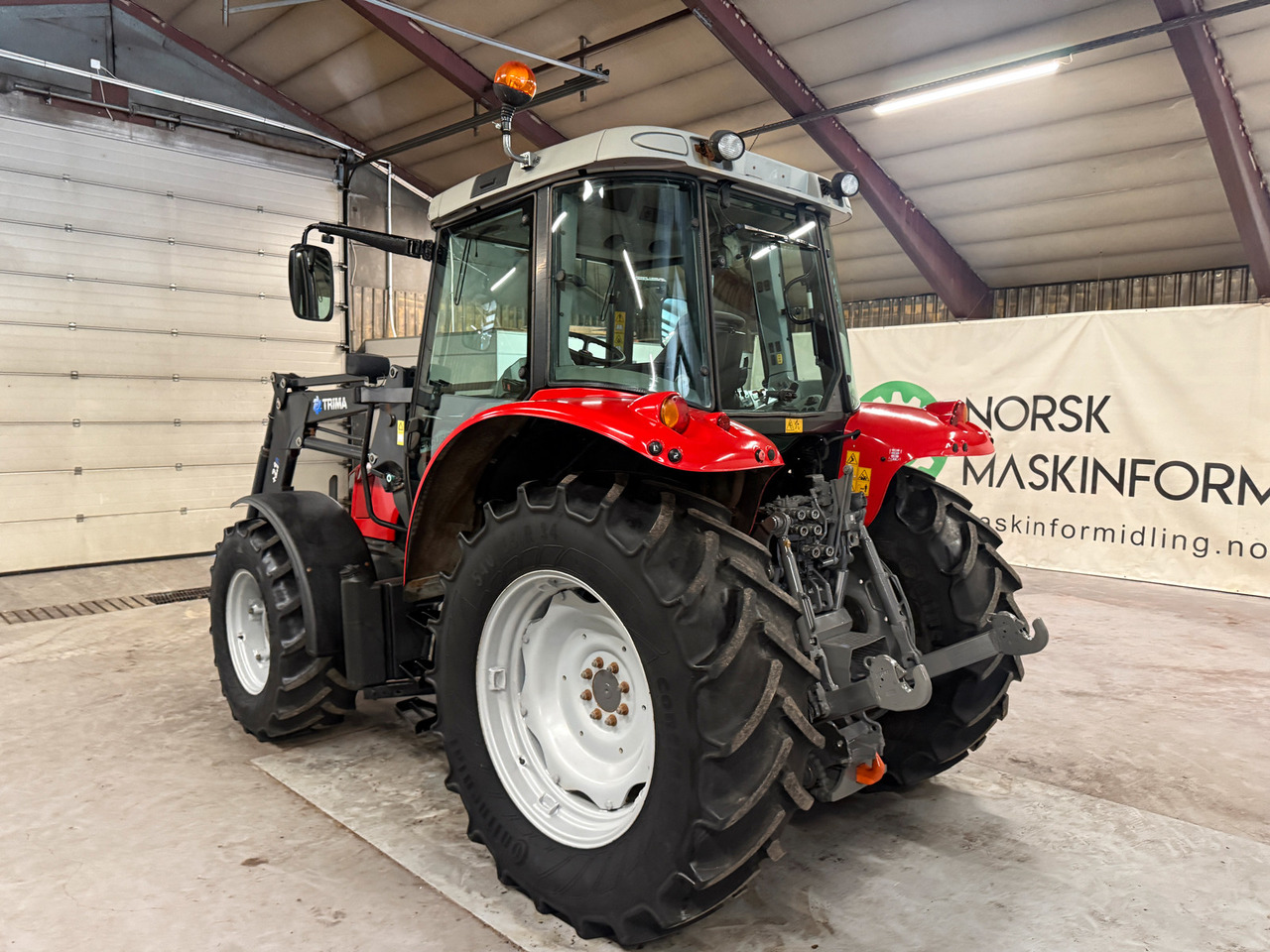 Massey Ferguson 5440 Dyna 4 - Farm tractor: picture 3 Massey Ferguson 5440 Dyna 4 - Farm tractor: picture 3