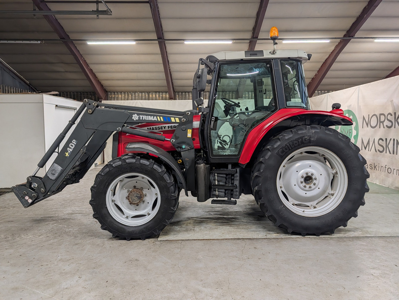 Massey Ferguson 6470 Dyna 6 - Farm tractor: picture 2 Massey Ferguson 6470 Dyna 6 - Farm tractor: picture 2