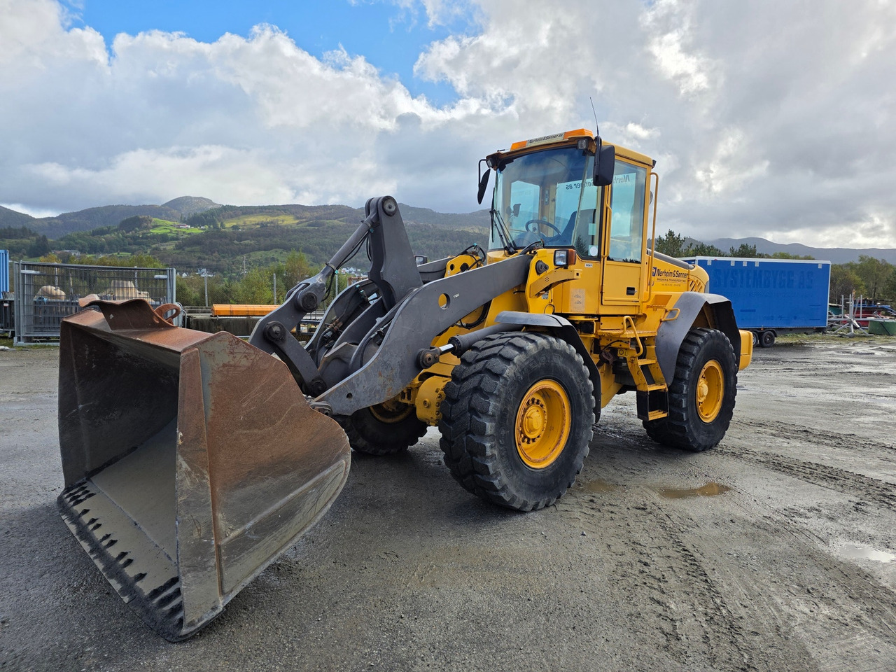 Volvo L90E - Wheel loader: picture 1 Volvo L90E - Wheel loader: picture 1