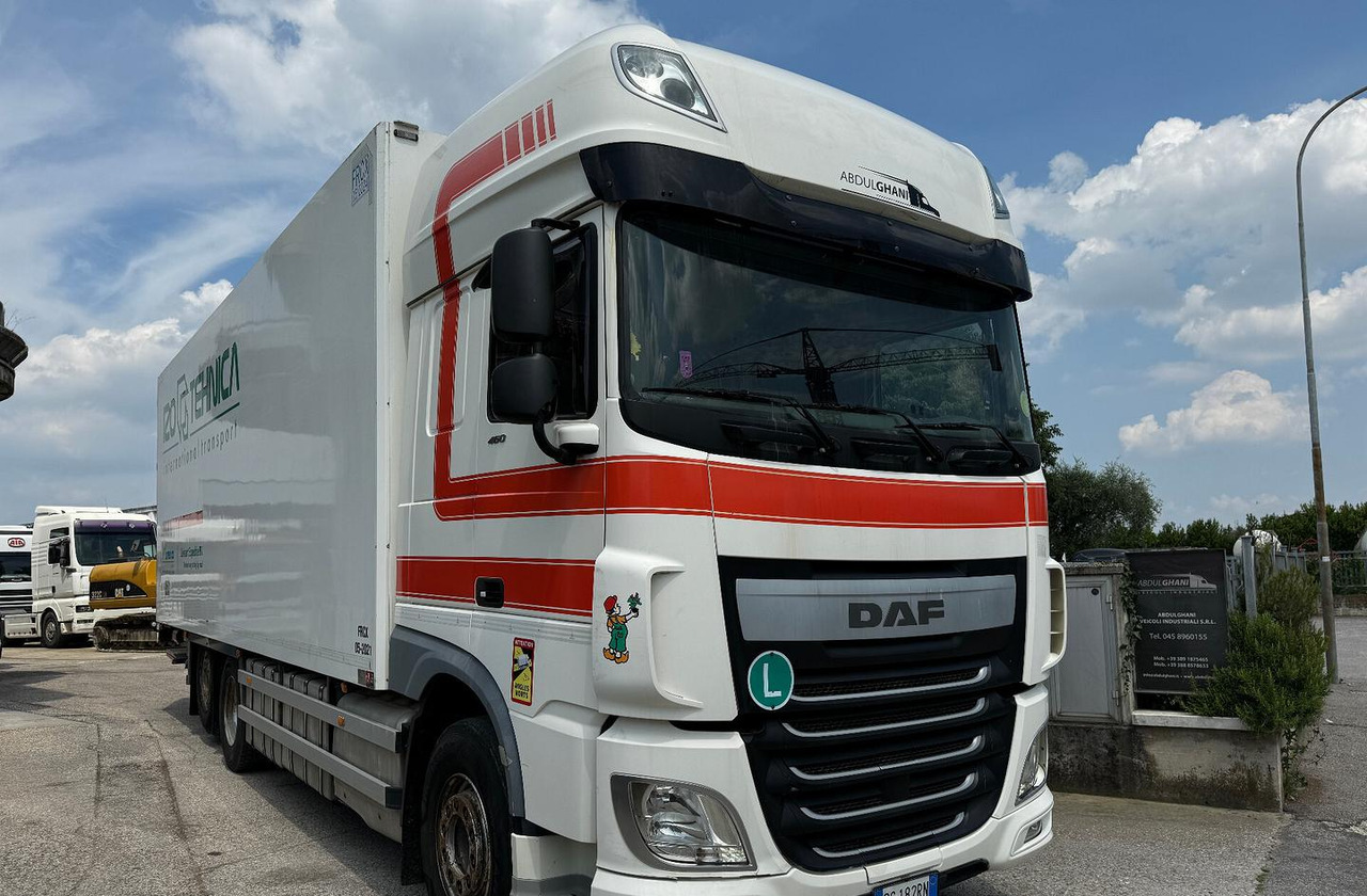 Motrice frigo DAF XF 105.460 con Sponda - Other machinery: picture 1 Motrice frigo DAF XF 105.460 con Sponda - Other machinery: picture 1