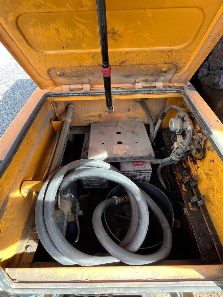 Crawler excavator Hyundai Robex 220 LC-9 A: picture 10