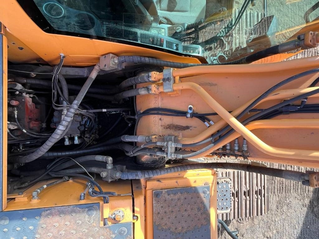 Crawler excavator Hyundai Robex 220 LC-9 A: picture 15