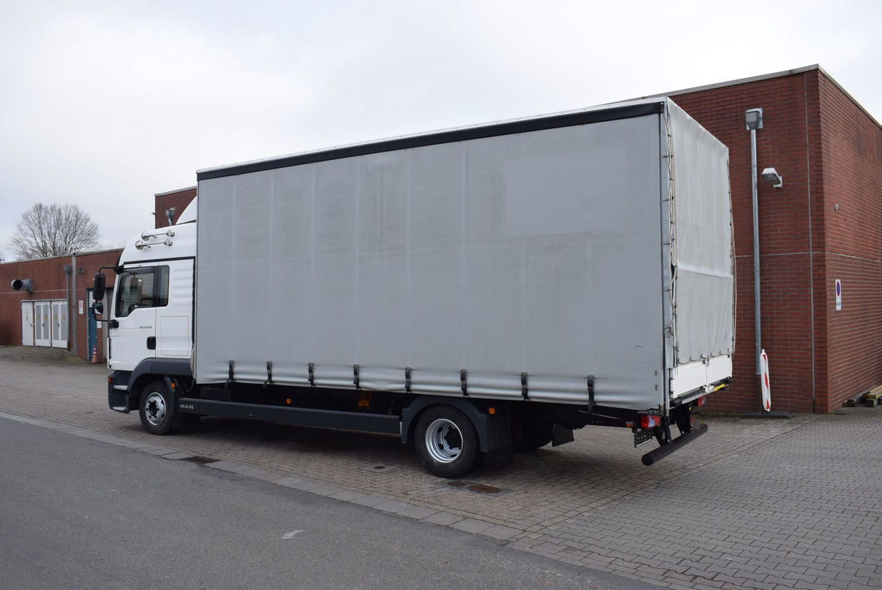 MAN TGL 8.220 Schiebeplane 2xSchlafplatz Standheiz. - Curtainsider truck: picture 3 MAN TGL 8.220 Schiebeplane 2xSchlafplatz Standheiz. - Curtainsider truck: picture 3