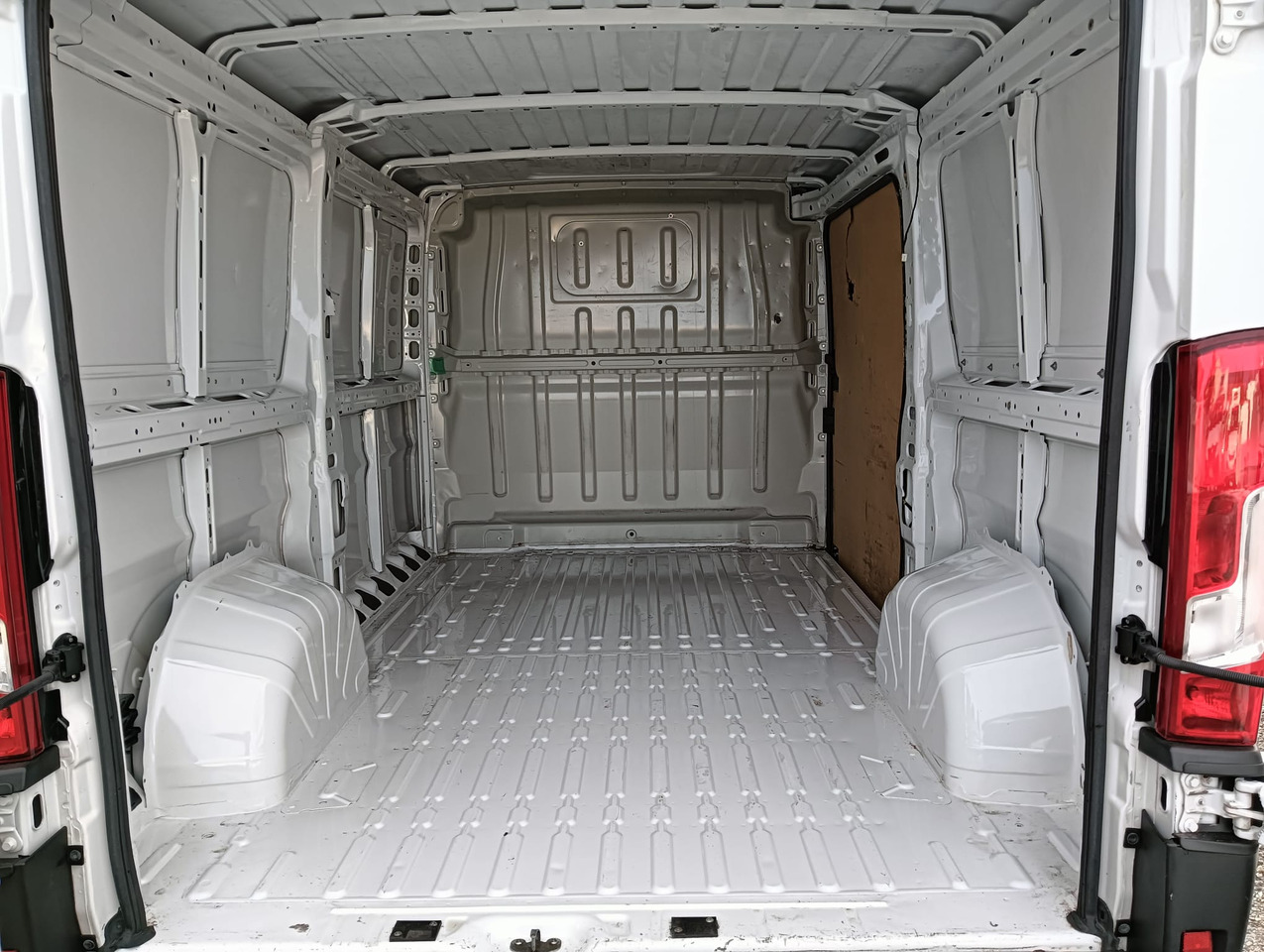 Small van FIAT DUCATO FURGON BLASZAK L2H1 NR 823: picture 9