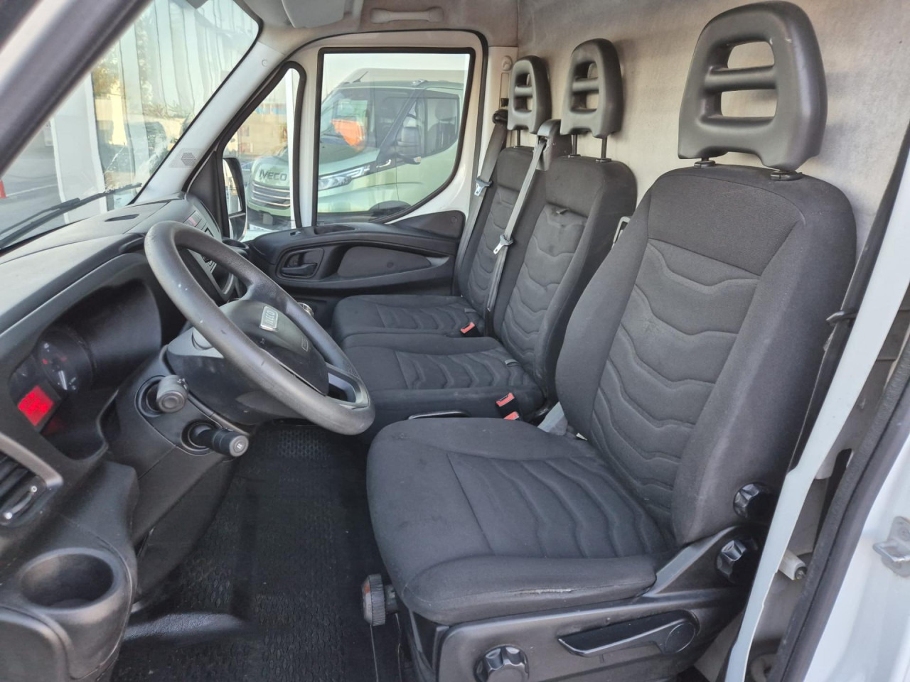 IVECO DAILY35C13V12m3 - Passenger van: picture 3 IVECO DAILY35C13V12m3 - Passenger van: picture 3