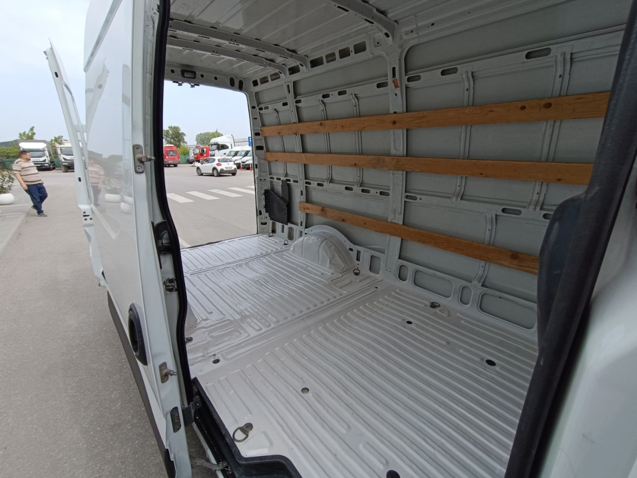 IVECO Daily 35S14N 12m3 - Panel van: picture 3 IVECO Daily 35S14N 12m3 - Panel van: picture 3