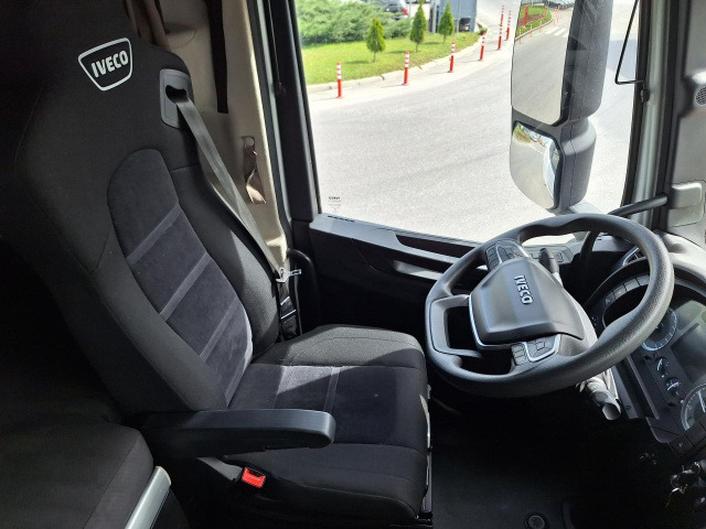 Interior photo 2: Tractor unit IVECO Stralis AS440S48T/P - AF4T