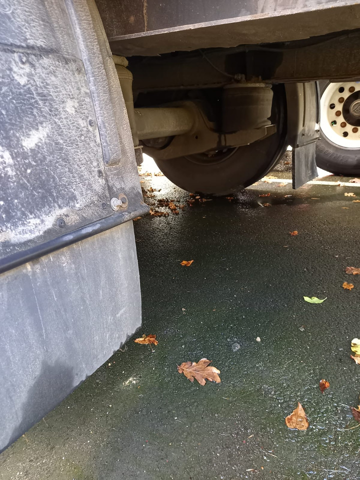 KRONE - Closed box semi-trailer: picture 2 KRONE - Closed box semi-trailer: picture 2