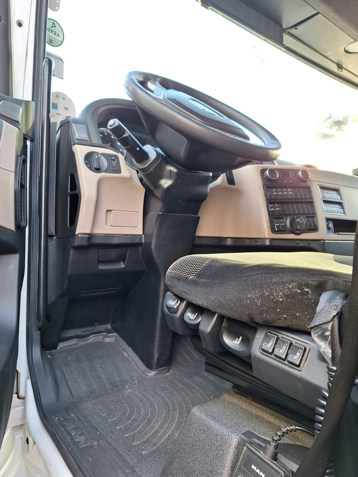 Tractor unit MAN TGX 18.460: picture 9