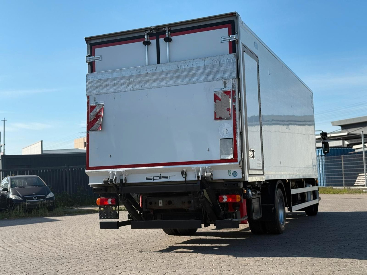 Volvo FL 42 R 240 +Thermoking T-880R+Kamera - Refrigerator truck: picture 3 Volvo FL 42 R 240 +Thermoking T-880R+Kamera - Refrigerator truck: picture 3