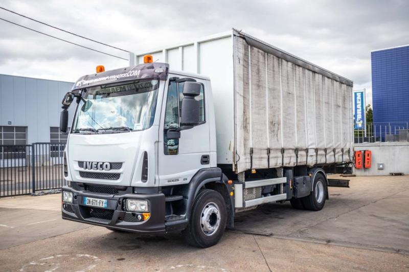 Iveco EUROCARGO 160E25 - Curtainsider truck: picture 1 Iveco EUROCARGO 160E25 - Curtainsider truck: picture 1
