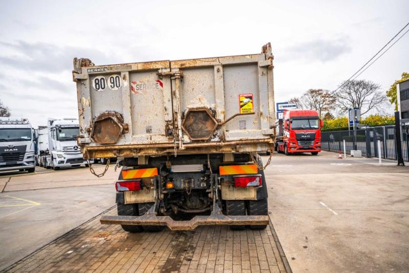 Tipper MAN TGS 35.360 BB: picture 9