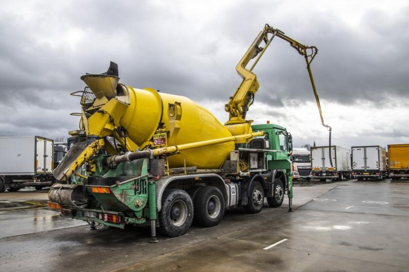 Concrete pump truck Mercedes ACTROS 3241+PUTZMEISTER 24M: picture 6