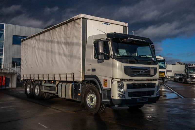 Volvo FM 330-6x2-E5+10 pneus/tires+INTARDER - Curtainsider truck: picture 2 Volvo FM 330-6x2-E5+10 pneus/tires+INTARDER - Curtainsider truck: picture 2