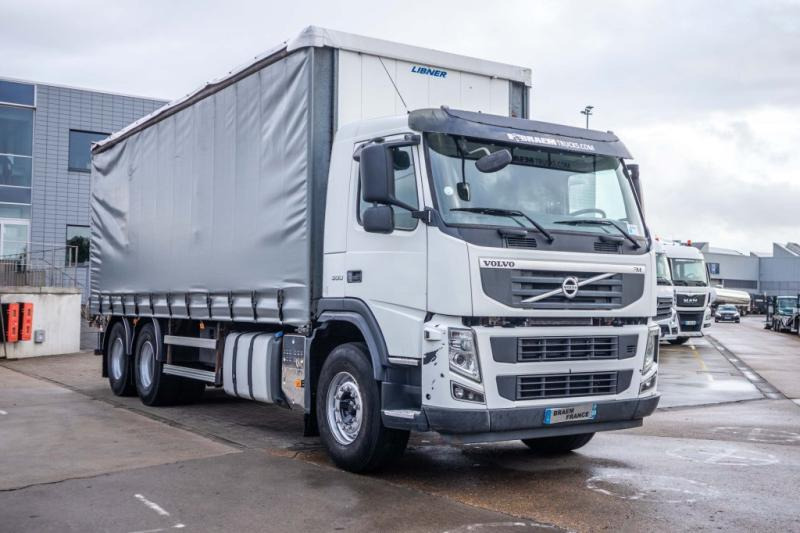 Volvo FM 330-6x2-E5+10 pneus/tires+intarder - Curtainsider truck: picture 2 Volvo FM 330-6x2-E5+10 pneus/tires+intarder - Curtainsider truck: picture 2