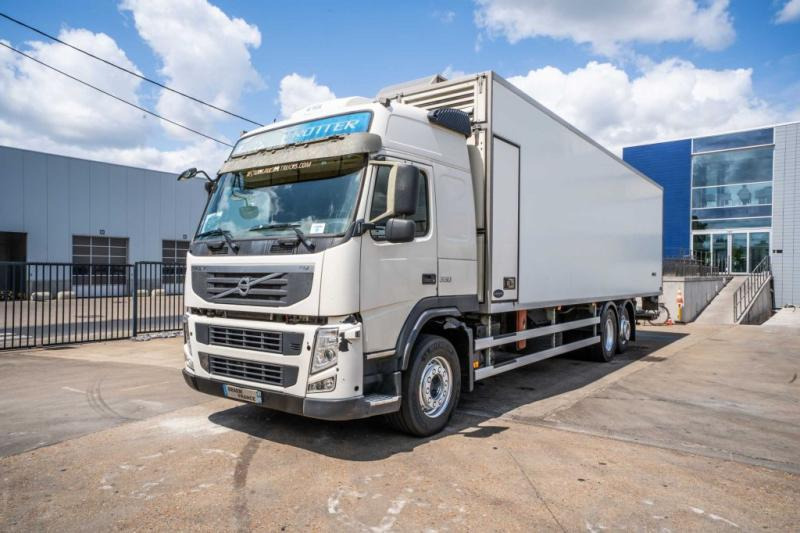 Volvo FM 330-6x2-VEB+AUBINEAU+DHOLLANDIA- POUSSIN/CHICKEN/KUIKEN/KÛKEN - Refrigerator truck: picture 1 Volvo FM 330-6x2-VEB+AUBINEAU+DHOLLANDIA- POUSSIN/CHICKEN/KUIKEN/KÛKEN - Refrigerator truck: picture 1