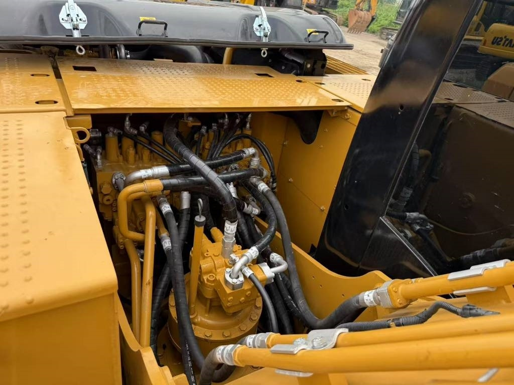 CAT 320D2 - Crawler excavator: picture 2 CAT 320D2 - Crawler excavator: picture 2