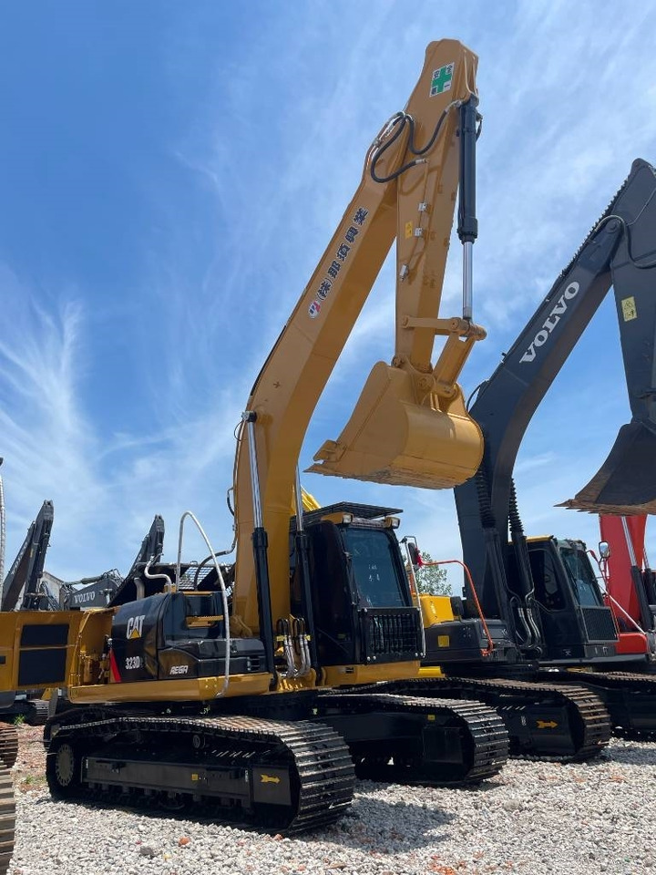 CAT 323D2 - Crawler excavator: picture 3 CAT 323D2 - Crawler excavator: picture 3