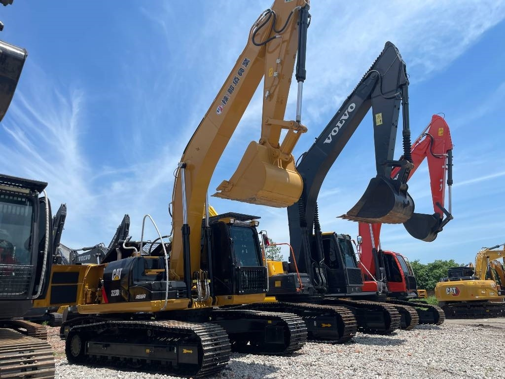 CAT 323D2 - Crawler excavator: picture 4 CAT 323D2 - Crawler excavator: picture 4
