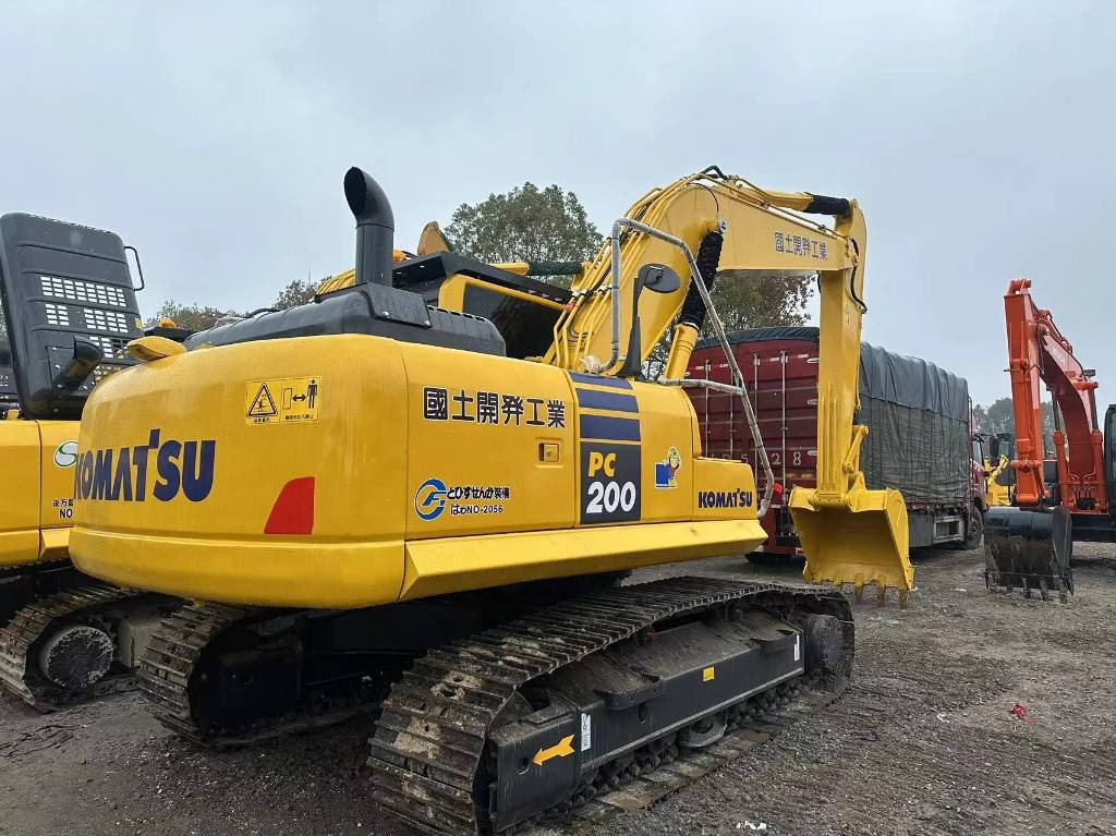 Komatsu PC 200 - Crawler excavator: picture 1 Komatsu PC 200 - Crawler excavator: picture 1