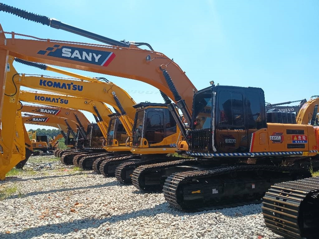 Sany 235 - Crawler excavator: picture 2 Sany 235 - Crawler excavator: picture 2