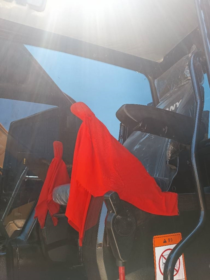Sany 235 - Crawler excavator: picture 5 Sany 235 - Crawler excavator: picture 5