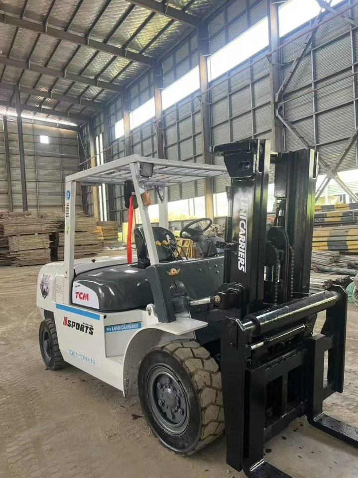 TCM FD 50  - Diesel forklift: picture 2 TCM FD 50  - Diesel forklift: picture 2