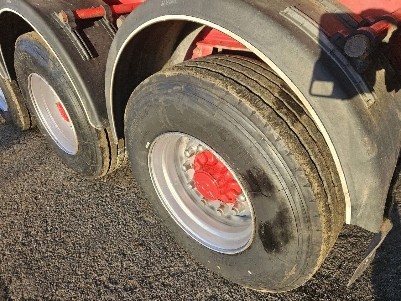 Janmil NWD 40 m3 - 2016 year of production - new floor - new tires - Tipper semi-trailer: picture 4 Janmil NWD 40 m3 - 2016 year of production - new floor - new tires - Tipper semi-trailer: picture 4