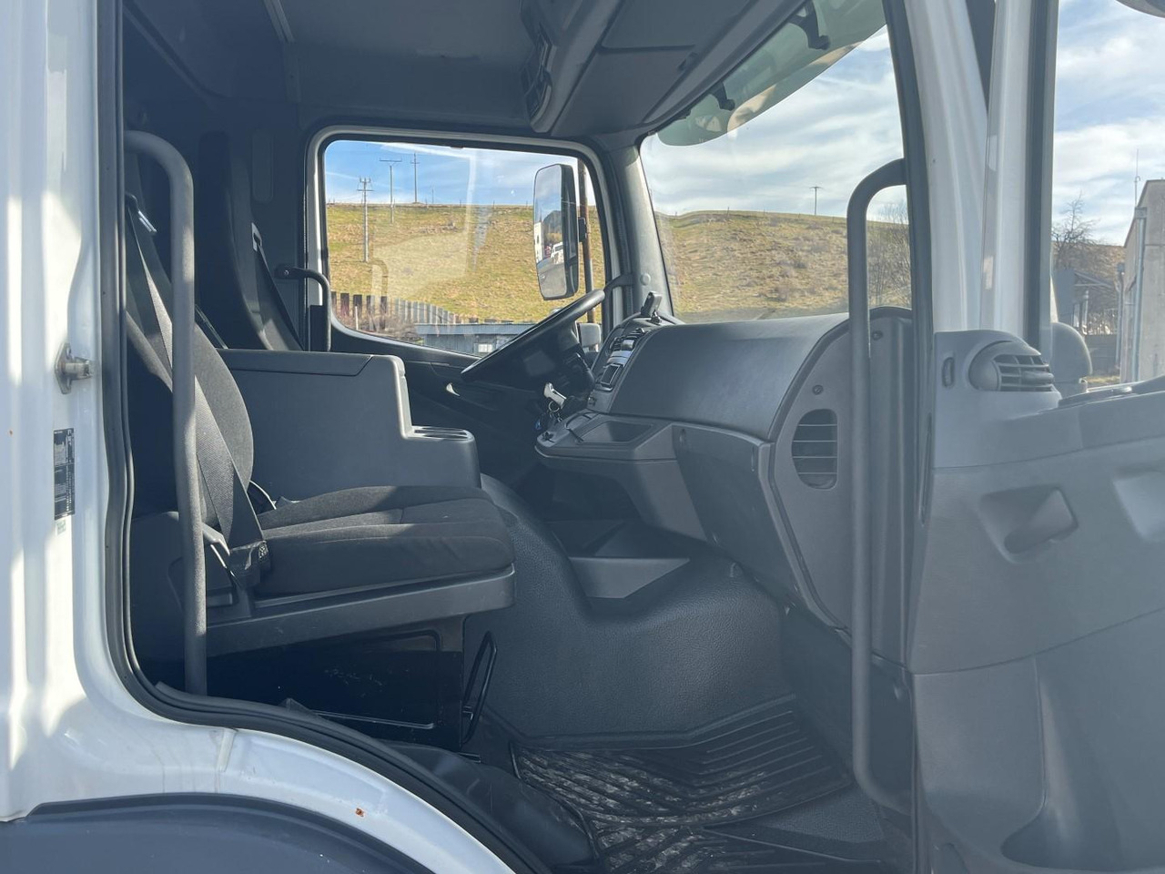 Dropside/ Flatbed truck, Crane truck Mercedes truck ATEGO, 1527, Crane HMF 1120 - K5: picture 18