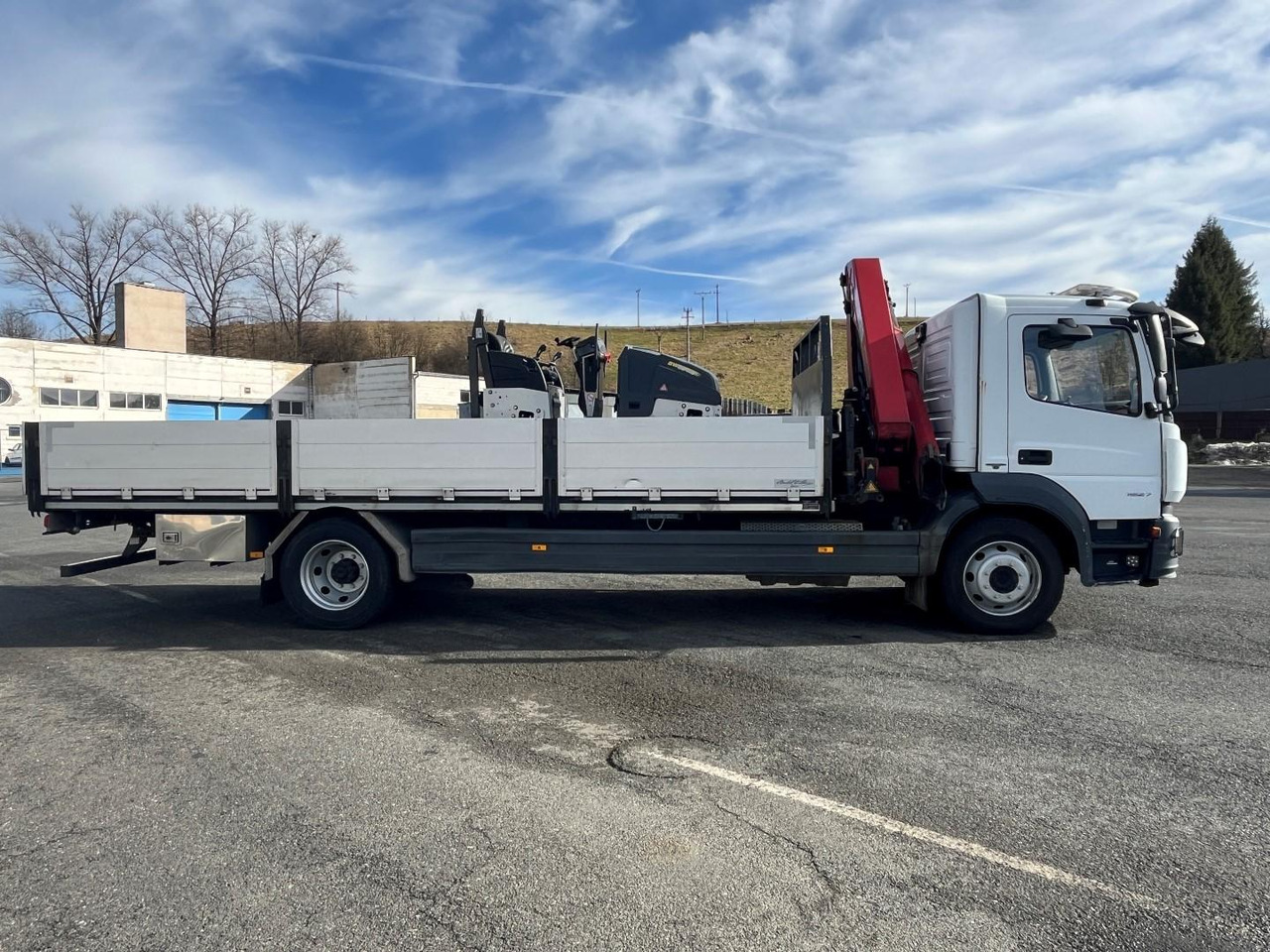 Dropside/ Flatbed truck, Crane truck Mercedes truck ATEGO, 1527, Crane HMF 1120 - K5: picture 15