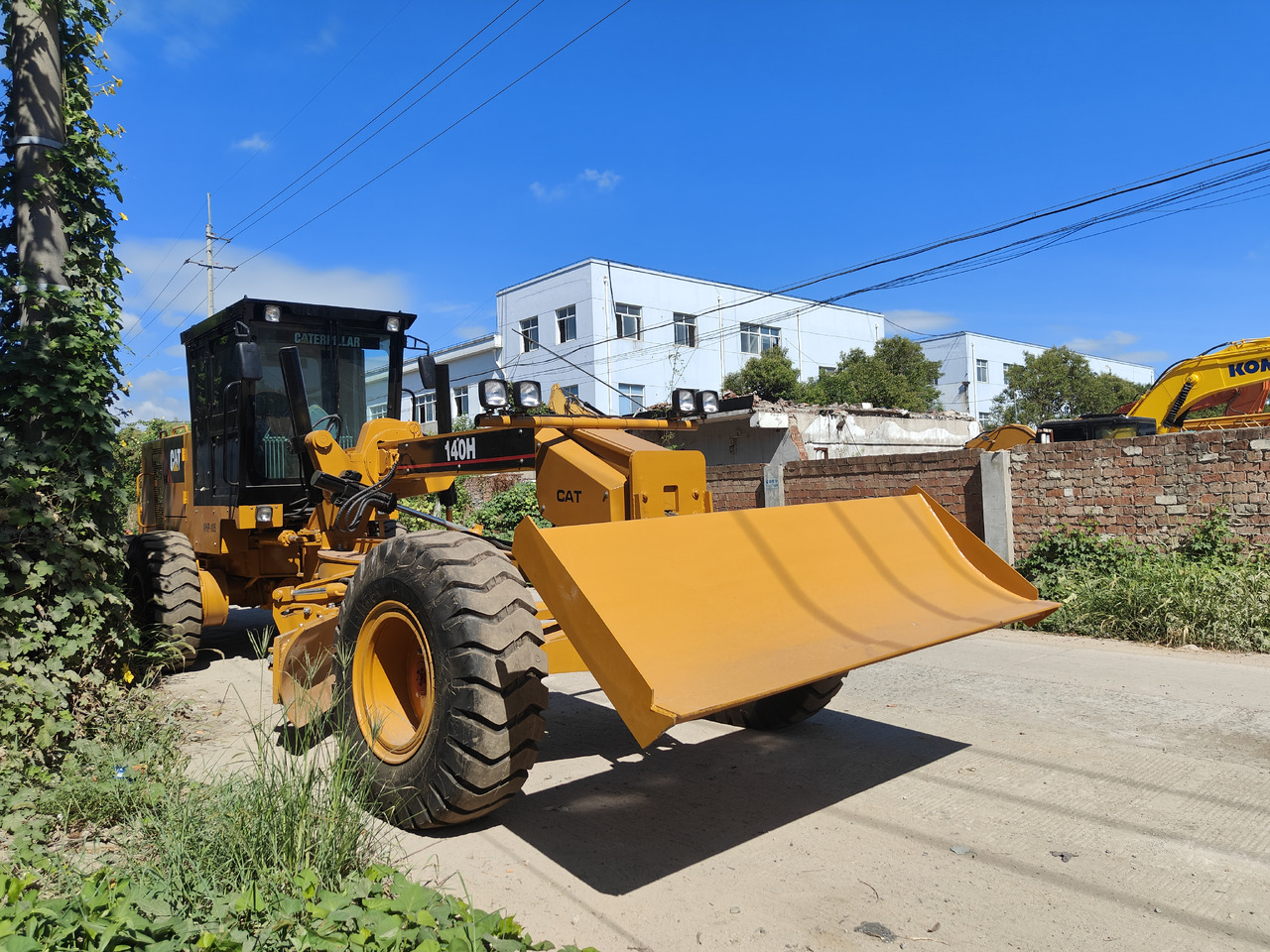 CATERPILLAR 140h with blade used cat motor grader 140k 140h 140g - Grader: picture 3 CATERPILLAR 140h with blade used cat motor grader 140k 140h 140g - Grader: picture 3