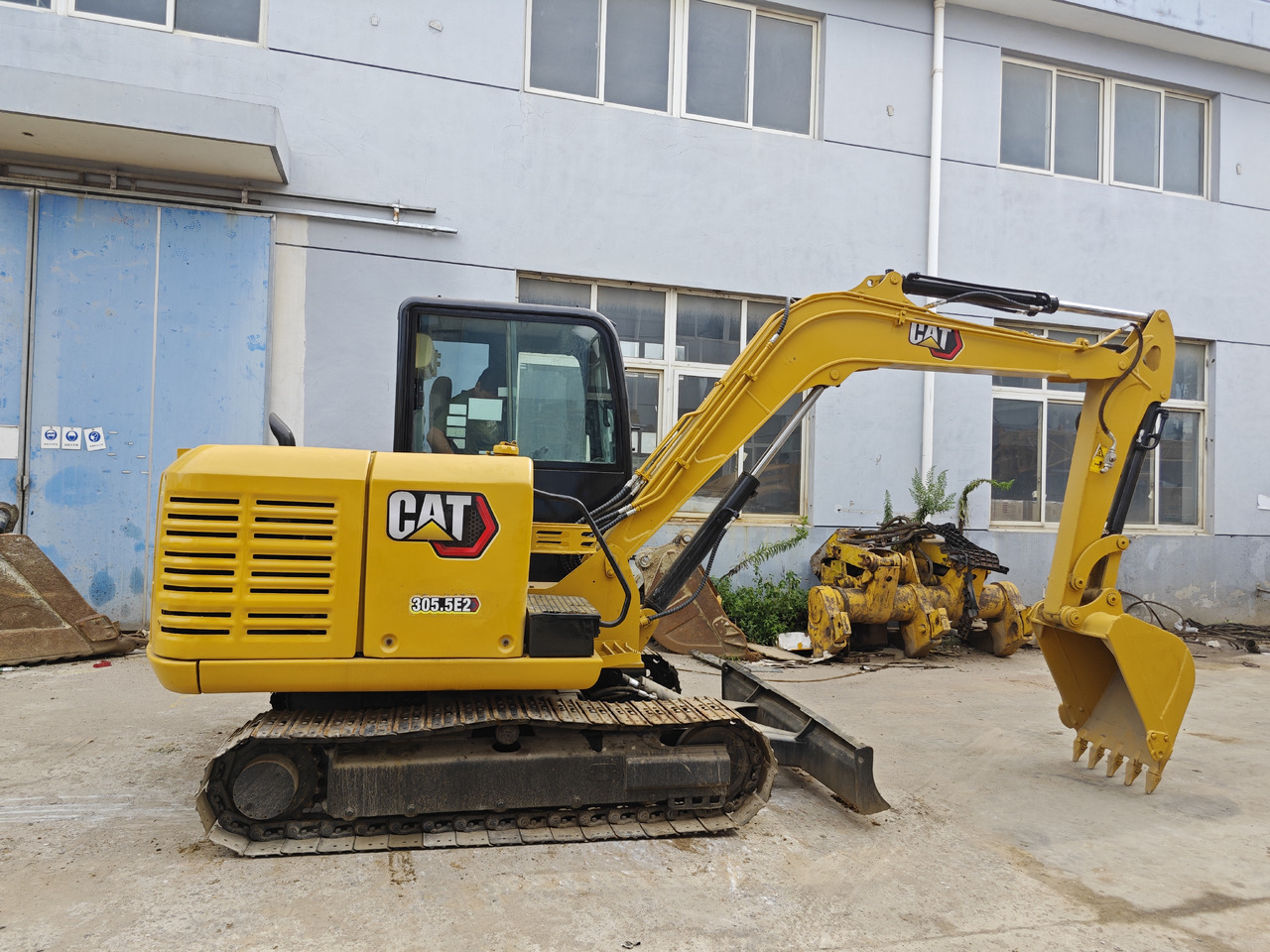 CATERPILLAR 305.5E - Mini excavator: picture 1 CATERPILLAR 305.5E - Mini excavator: picture 1