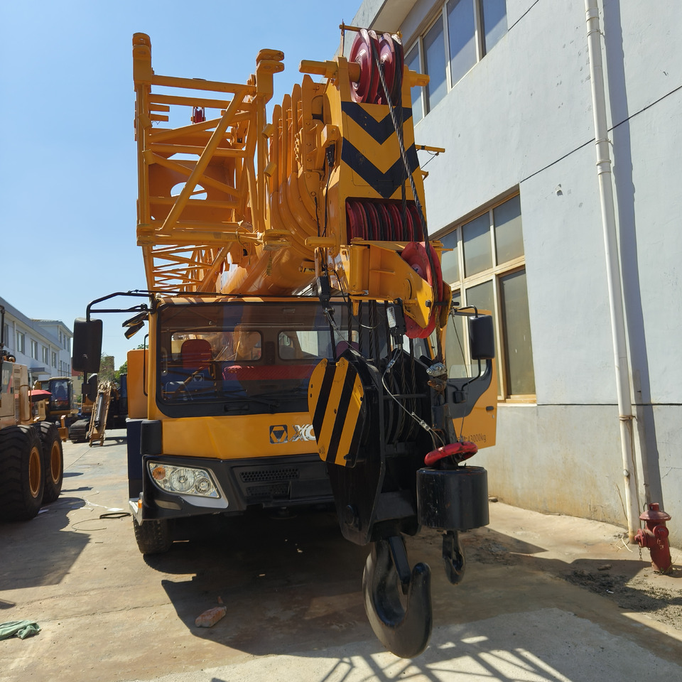 XCMG QY70K Used truck crane - Mobile crane: picture 3 XCMG QY70K Used truck crane - Mobile crane: picture 3