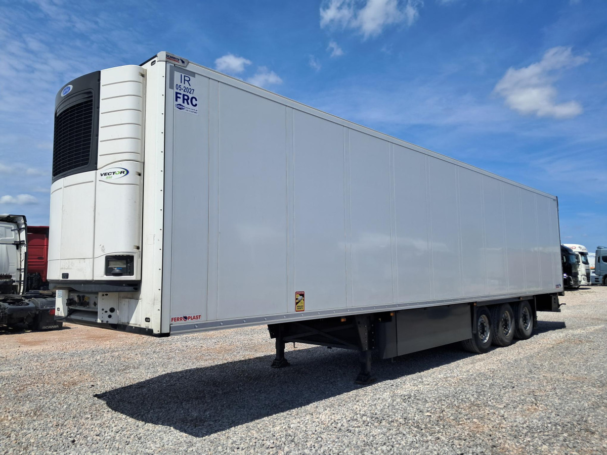 SCHMITZ CARGOBULL SKO 24/L-13.4 FP COOL V7 CHŁODNIA - Refrigerator trailer: picture 2 SCHMITZ CARGOBULL SKO 24/L-13.4 FP COOL V7 CHŁODNIA - Refrigerator trailer: picture 2