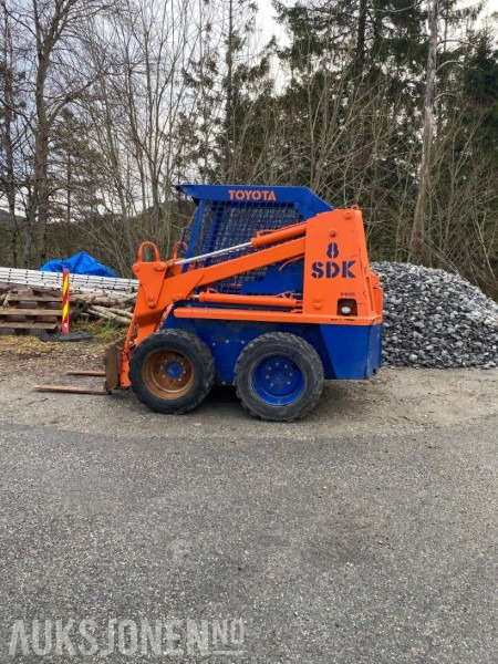 1900 Toyota SDK8 mva fri kompaktlaster - Skid steer loader: picture 2 1900 Toyota SDK8 mva fri kompaktlaster - Skid steer loader: picture 2